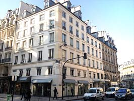 Ravalement de façade d'immeuble sur Paris : rue Etienne Marcel.